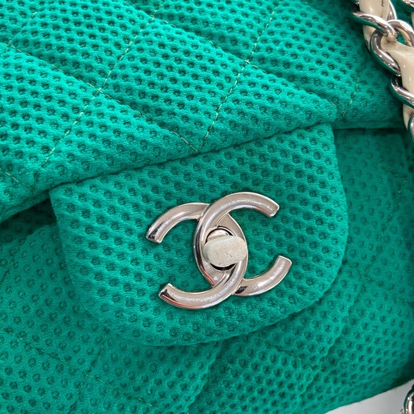💚💚Rare Chanel Large Flap Bag - Picture 4 of 15